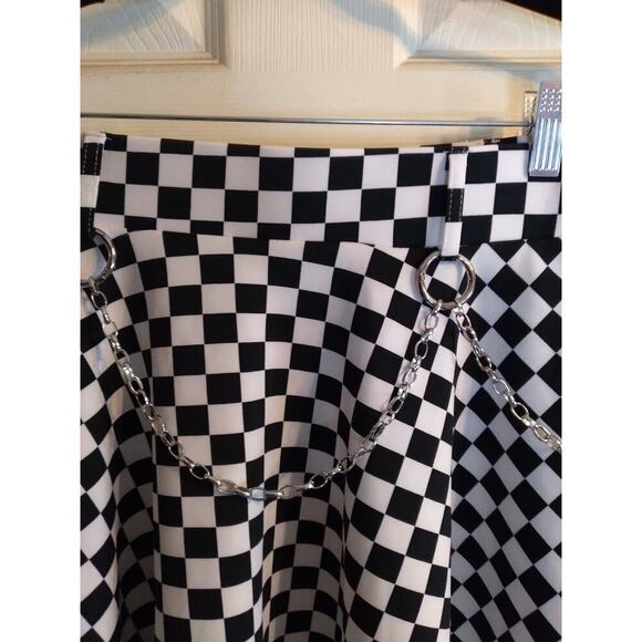 Hot Topic Mini Skirt Black White Silver Chain Accent Pleated Sz S - Picture 2 of 7